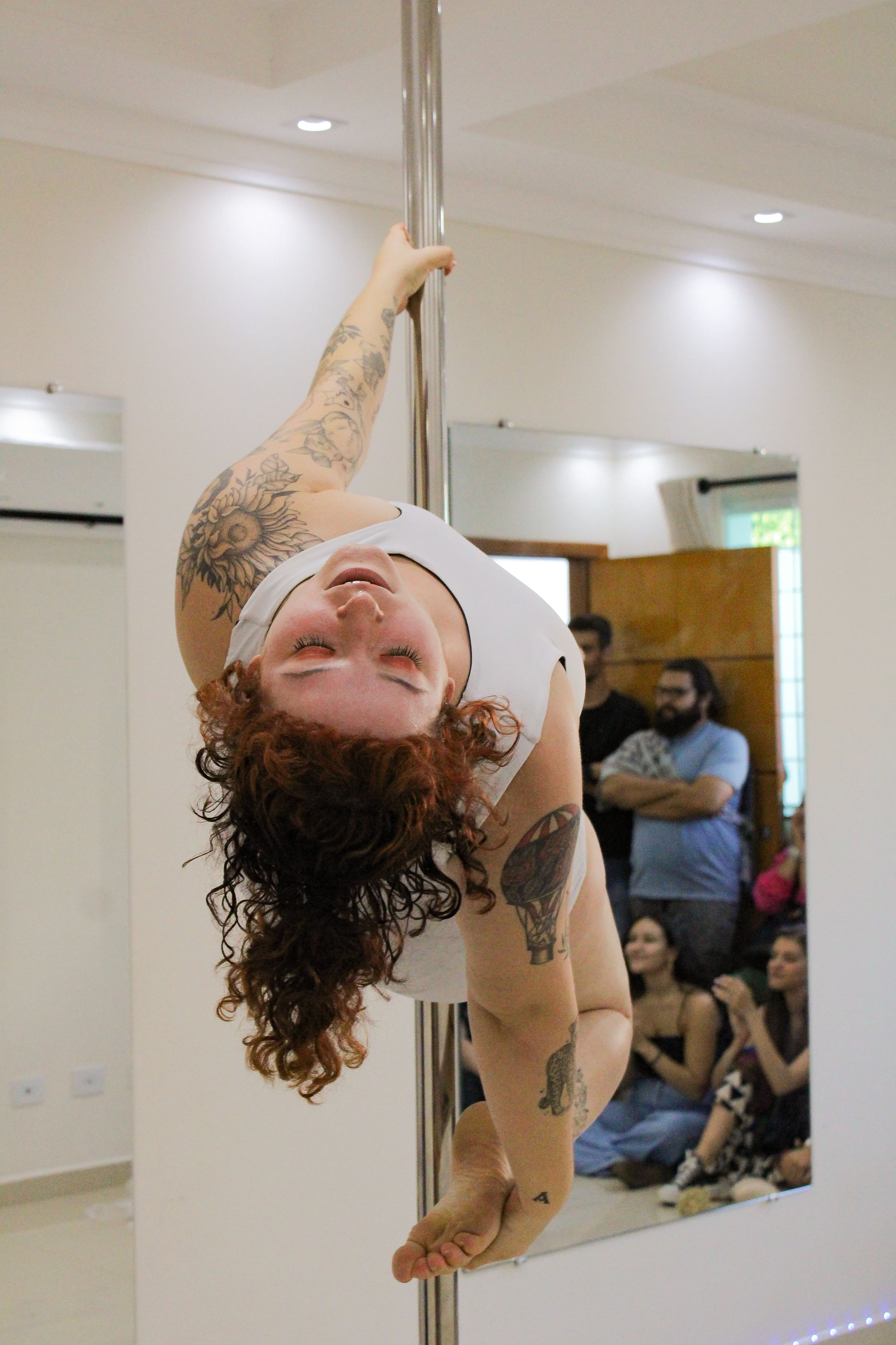 Aula de pole dance